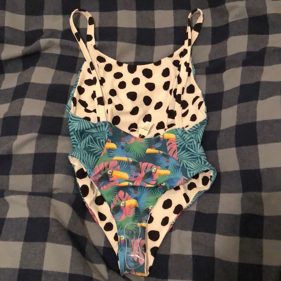 😬SOLD😬Moana Twisted toucan 1 piece - SMALL - Picture 6 of 8